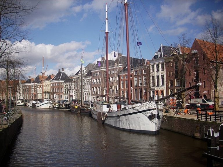 2000 Irish students studying in The Netherlands